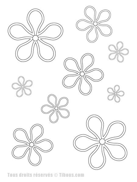 Coloriage de fleurs épanouies dans un jardin