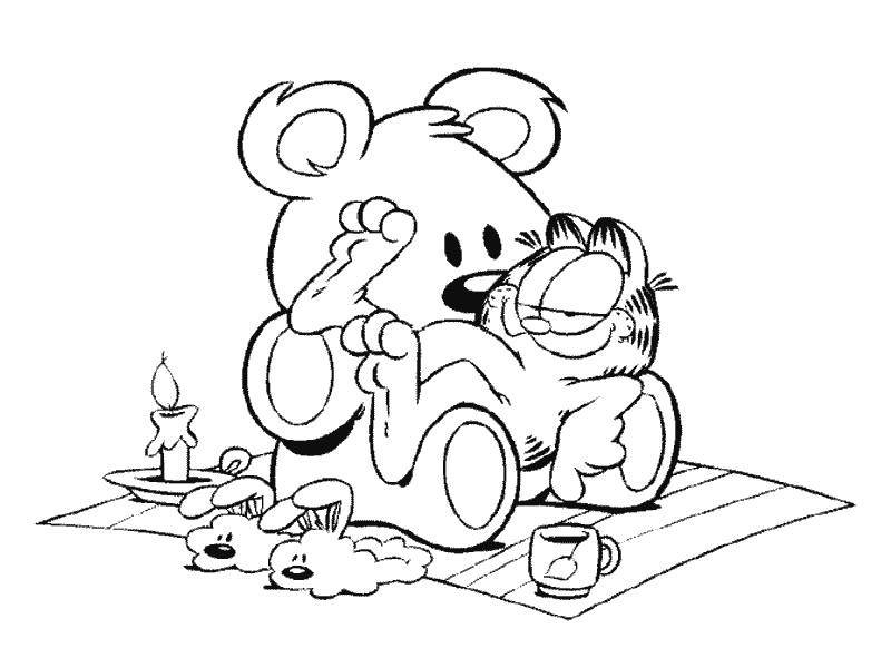Garfield assis sur un canapé, se préparant à déguster une lasagne