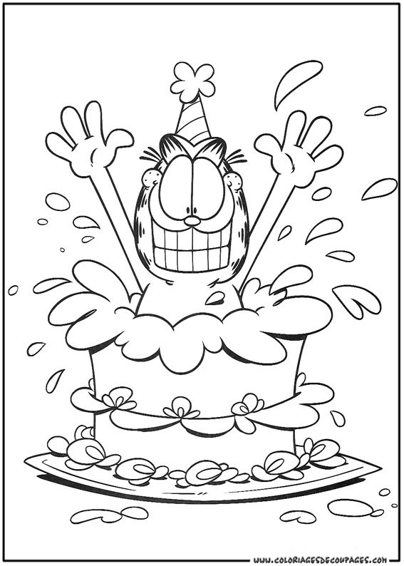 Garfield en train de savourer un plat de lasagnes sur un fond simple