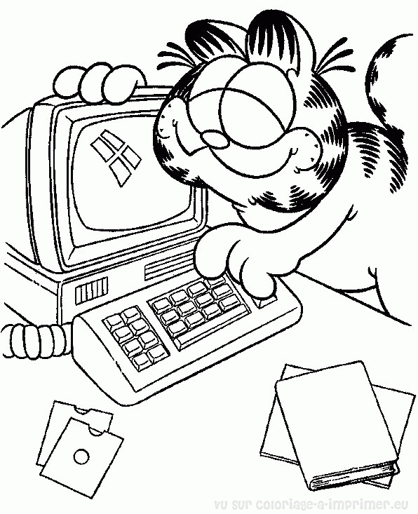 Garfield en pleine contemplation sur un canapé