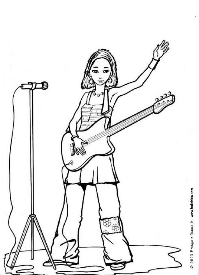 Un guitariste en pleine performance sur scène