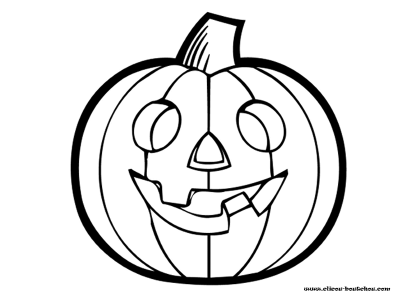Un groupe d'enfants déguisés célébrant Halloween autour d'une citrouille