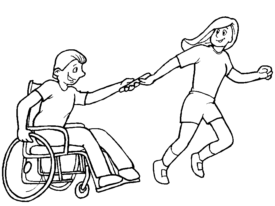 Un enfant joyeux dessine avec un adulte dans un parc