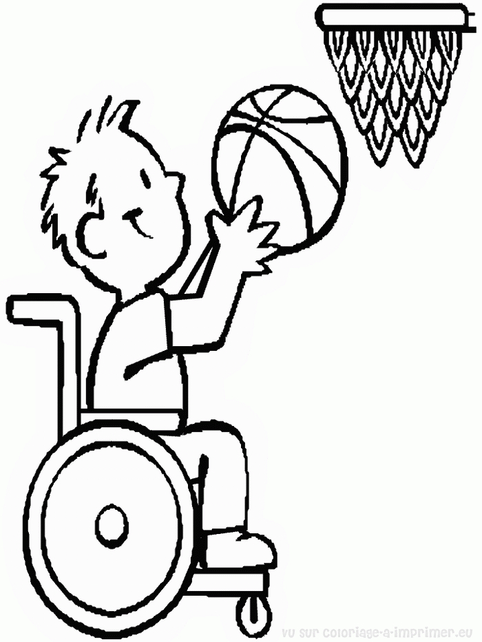 Un enfant en fauteuil roulant jouant avec un ami dans un parc