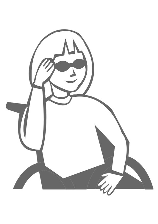 Un enfant en fauteuil roulant dessine dans un parc