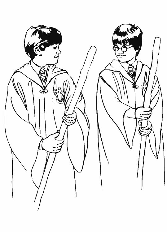 Harry Potter lisant un livre dans la bibliothèque de Poudlard