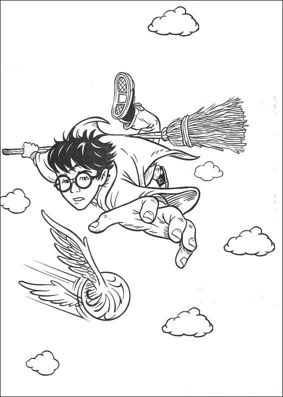 Harry Potter en pleine lecture dans la bibliothèque de Poudlard