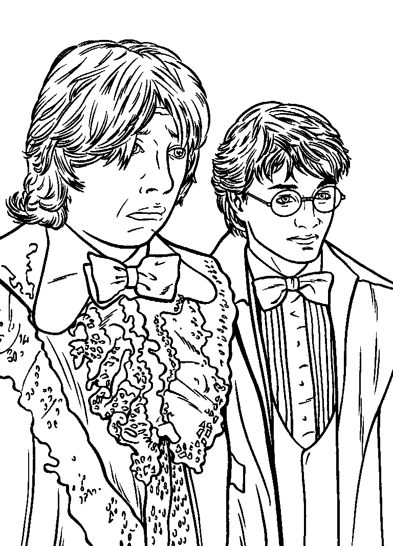 Harry Potter en pleine lecture dans la bibliothèque de Poudlard