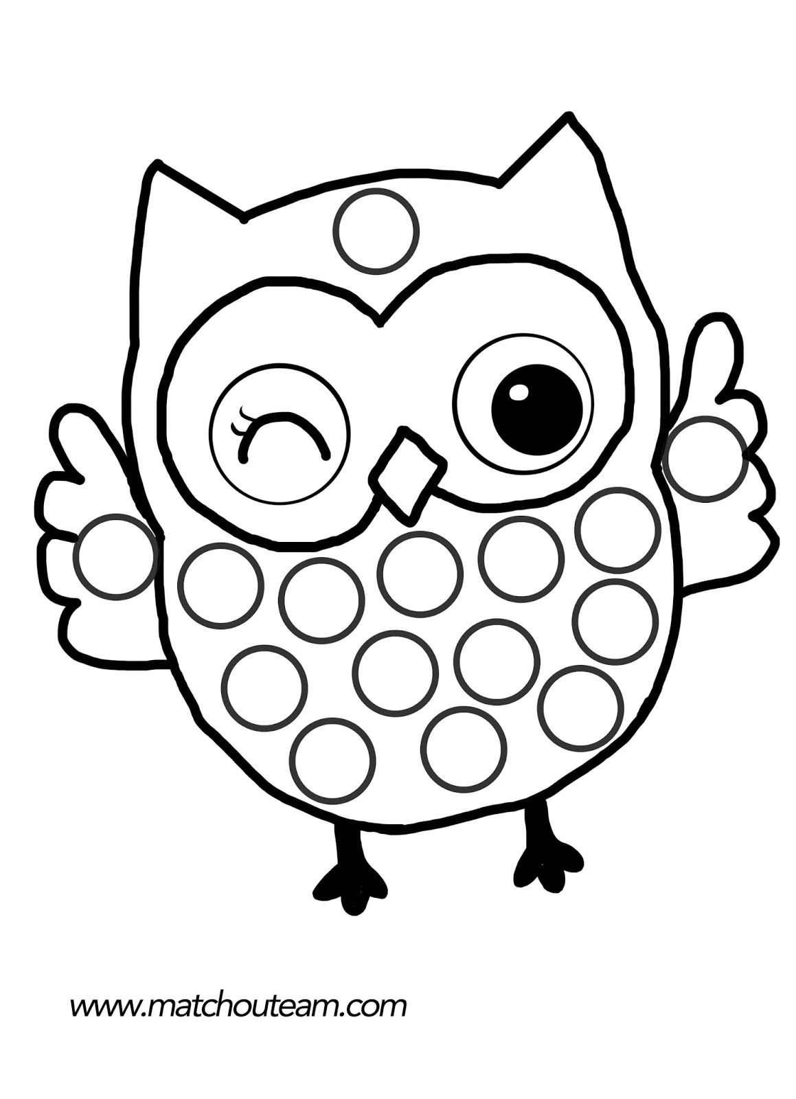 Hibou perché sur une branche sous un ciel étoilé Hibou perché sur une branche sous un ciel étoilé
