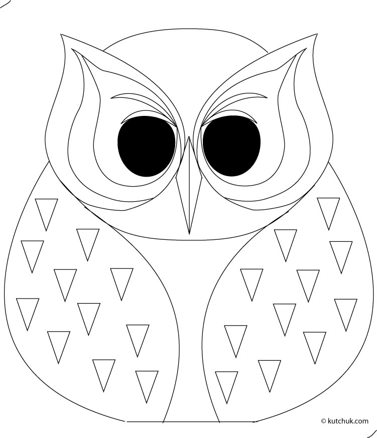 Hibou perché sur une branche au clair de lune