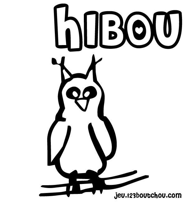 Hibou perché sur une branche avec un fond naturel