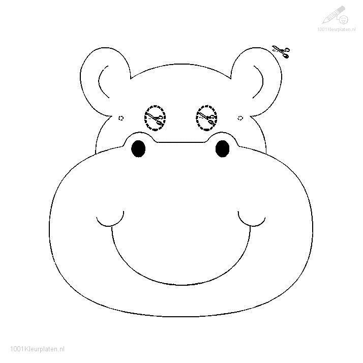 Un hippopotame paisible au bord de l'eau