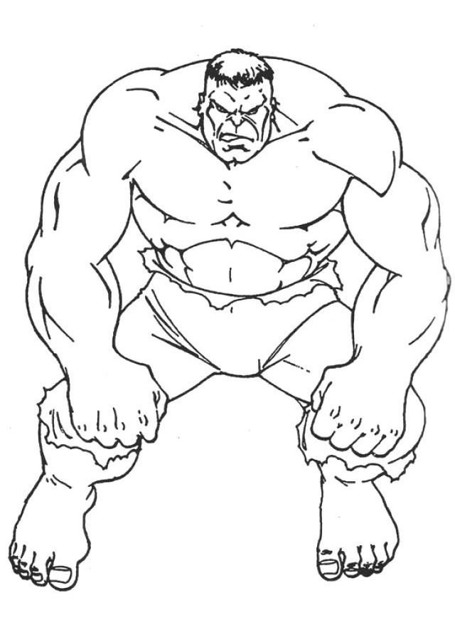 Le Hulk en pleine action dans un décor urbain