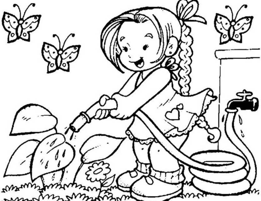 Un jardinier en pleine action au milieu de son potager Un jardinier en pleine action au milieu de son potager