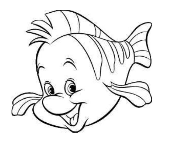 La petite sirène nageant parmi les algues et les poissons