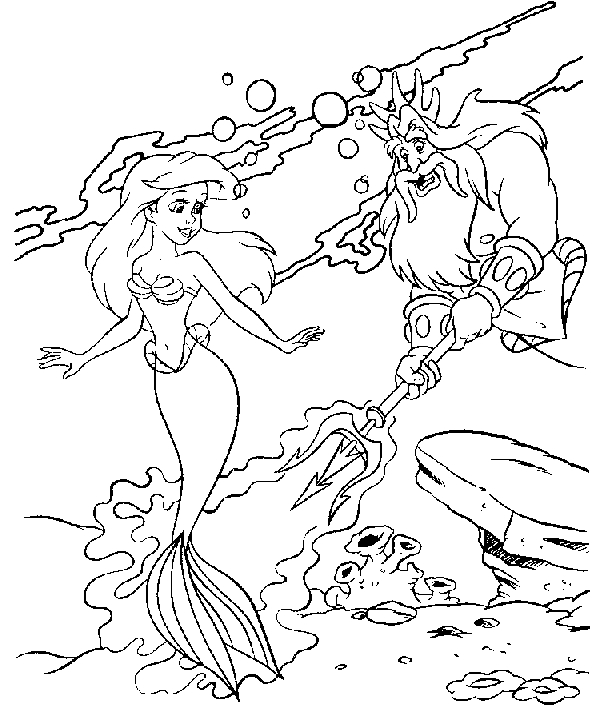 La petite sirène nageant parmi les algues et les poissons