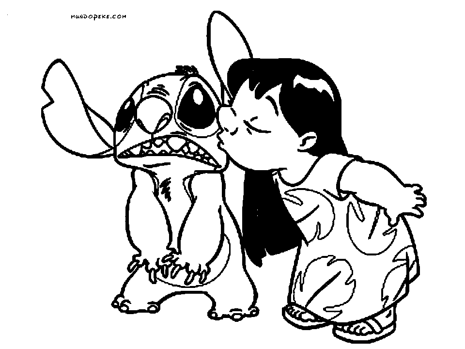 Lilo et Stitch jouant sur la plage sous un ciel ensoleillé