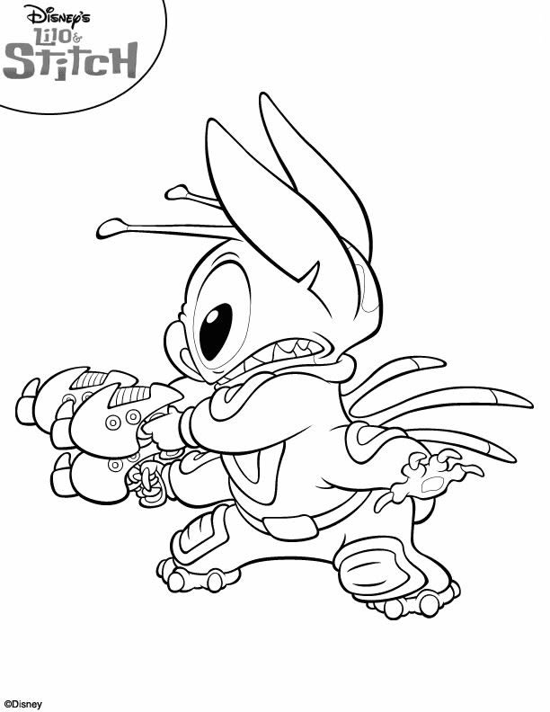 Lilo et Stitch jouant ensemble sur la plage