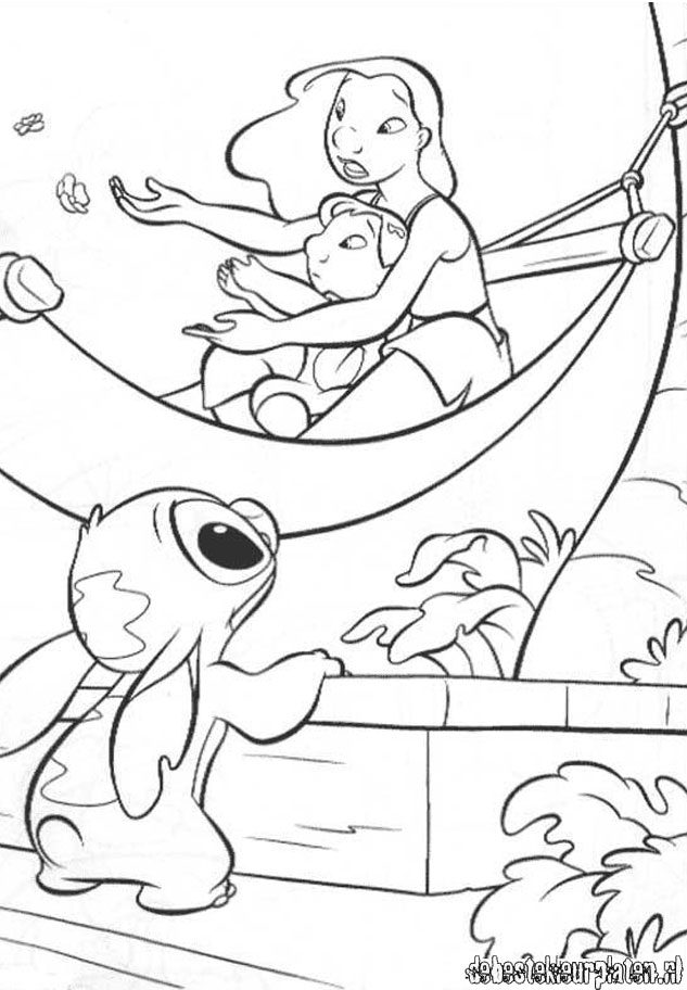 Lilo et Stitch en pleine aventure sur une plage ensoleillée