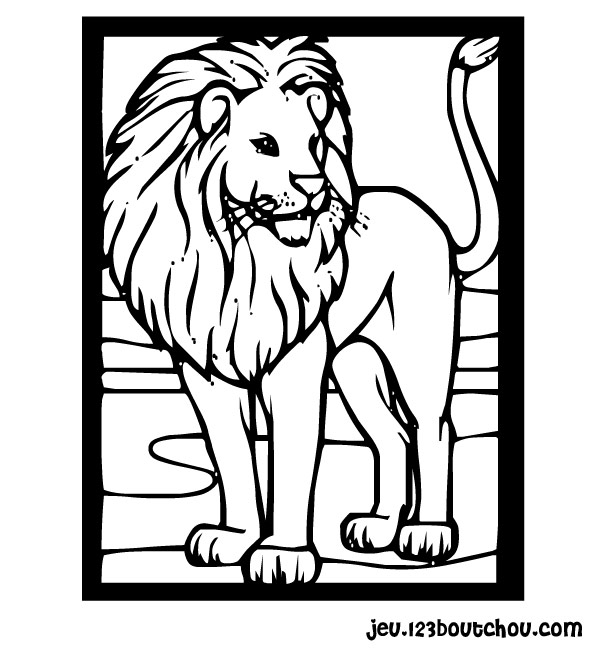 Un lion majestueux dans une posture dynamique