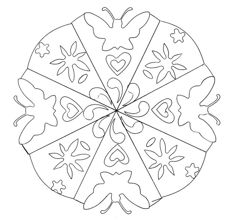 Coloriage d'un mandala en forme de papillon avec des motifs floraux Coloriage d'un mandala en forme de papillon avec des motifs floraux