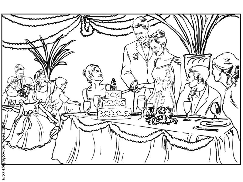Une scène de mariage avec mariés et décor floral