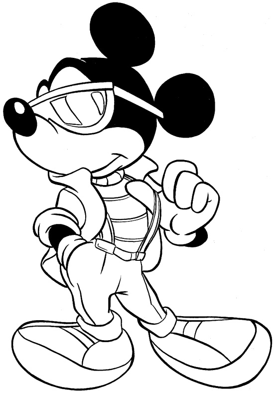 Mickey Mouse en train de s'amuser dans un décor ludique
