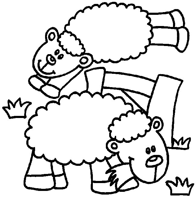 Un mouton joyeux au milieu d'une prairie verdoyante
