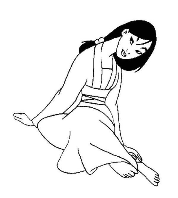 Mulan en tenue guerrière avec son épée dans un décor naturel