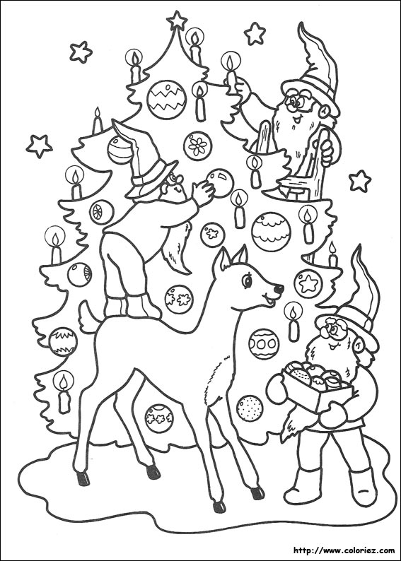 Scène de Noël avec un bonhomme de neige et des décorations festives