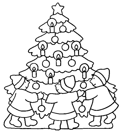 Un sapin de Noël décoré avec des enfants jouant autour