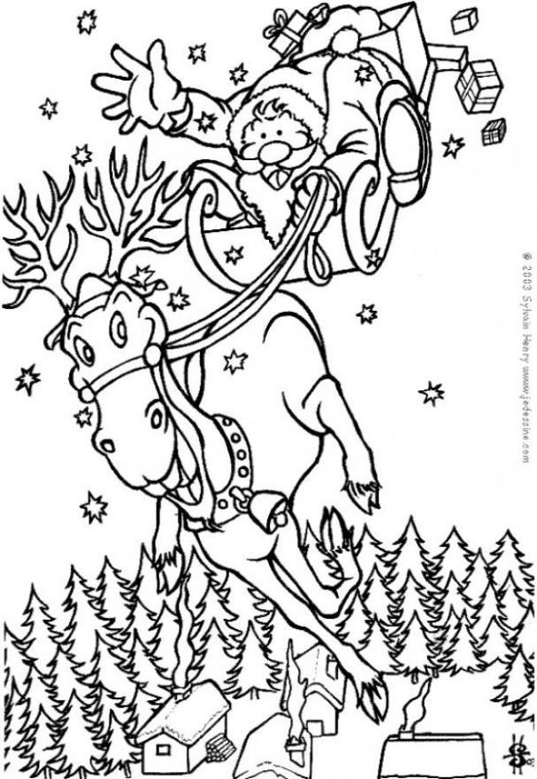 Coloriage de Noël avec un père Noël et des cadeaux entourés d'arbres