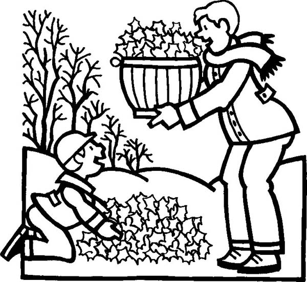 Un papa souriant entouré de ses enfants dans un jardin ensoleillé