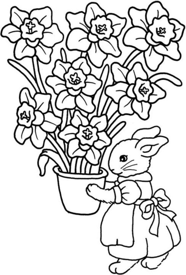 Un lapin de Pâques jouant avec des œufs colorés dans un jardin printanier
