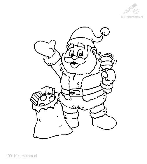 Père Noël souriant avec des cadeaux dans un décor hivernal