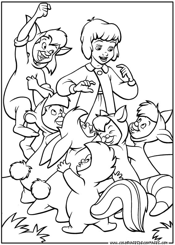 Peter Pan volant au-dessus de Neverland avec la fée Clochette