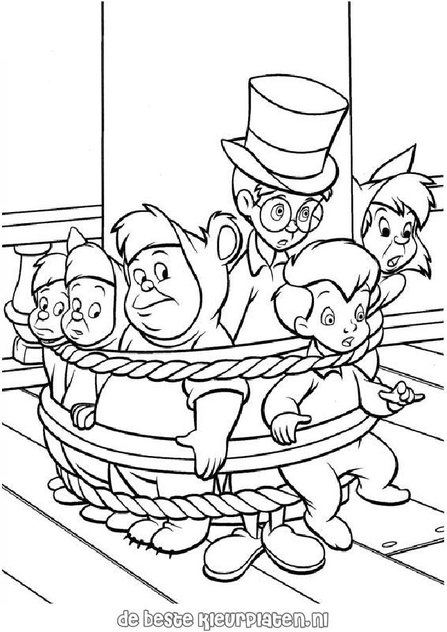 Peter Pan volant au-dessus de Neverland avec ses amis