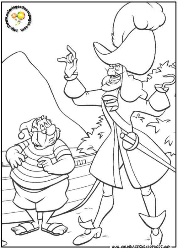 Peter Pan et Wendy dans un moment de complicité au bord du lac