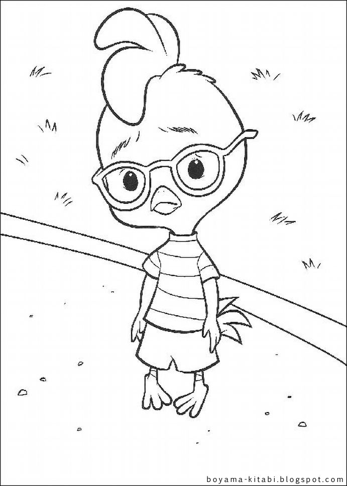 Petit poulet Chicken Little sous un ciel nuageux