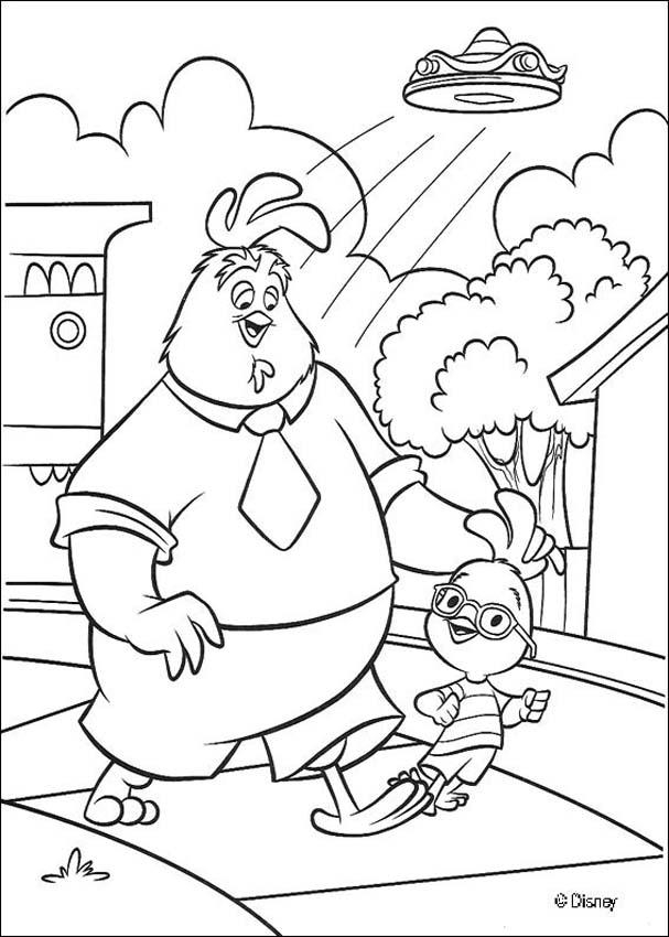Coloriage d'un petit poulet Chicken Little sous un ciel nuageux