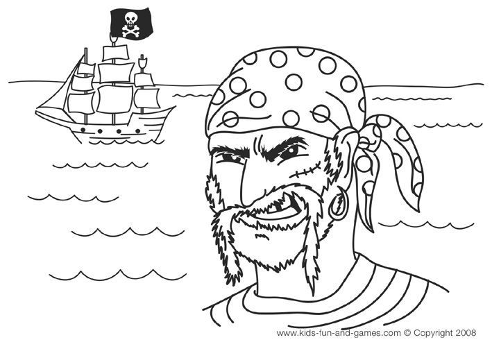 Un pirate sur son bateau en pleine mer