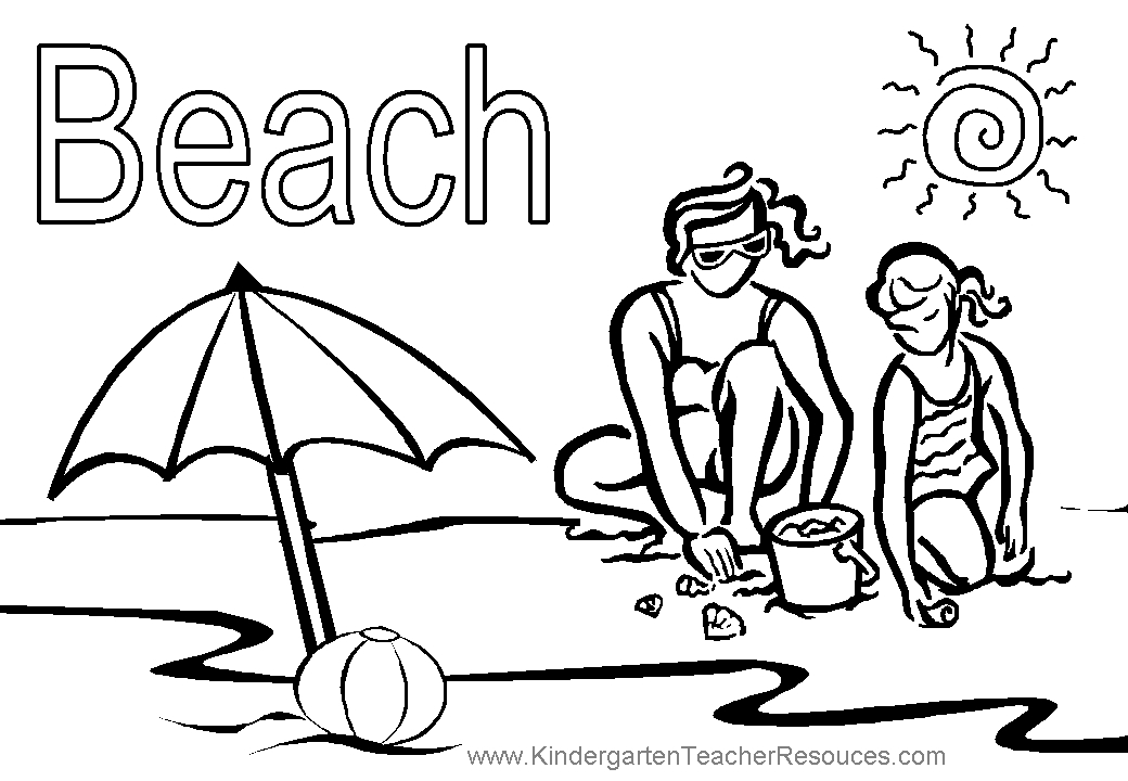 Enfants jouant sur la plage avec des jouets sous un soleil éclatant