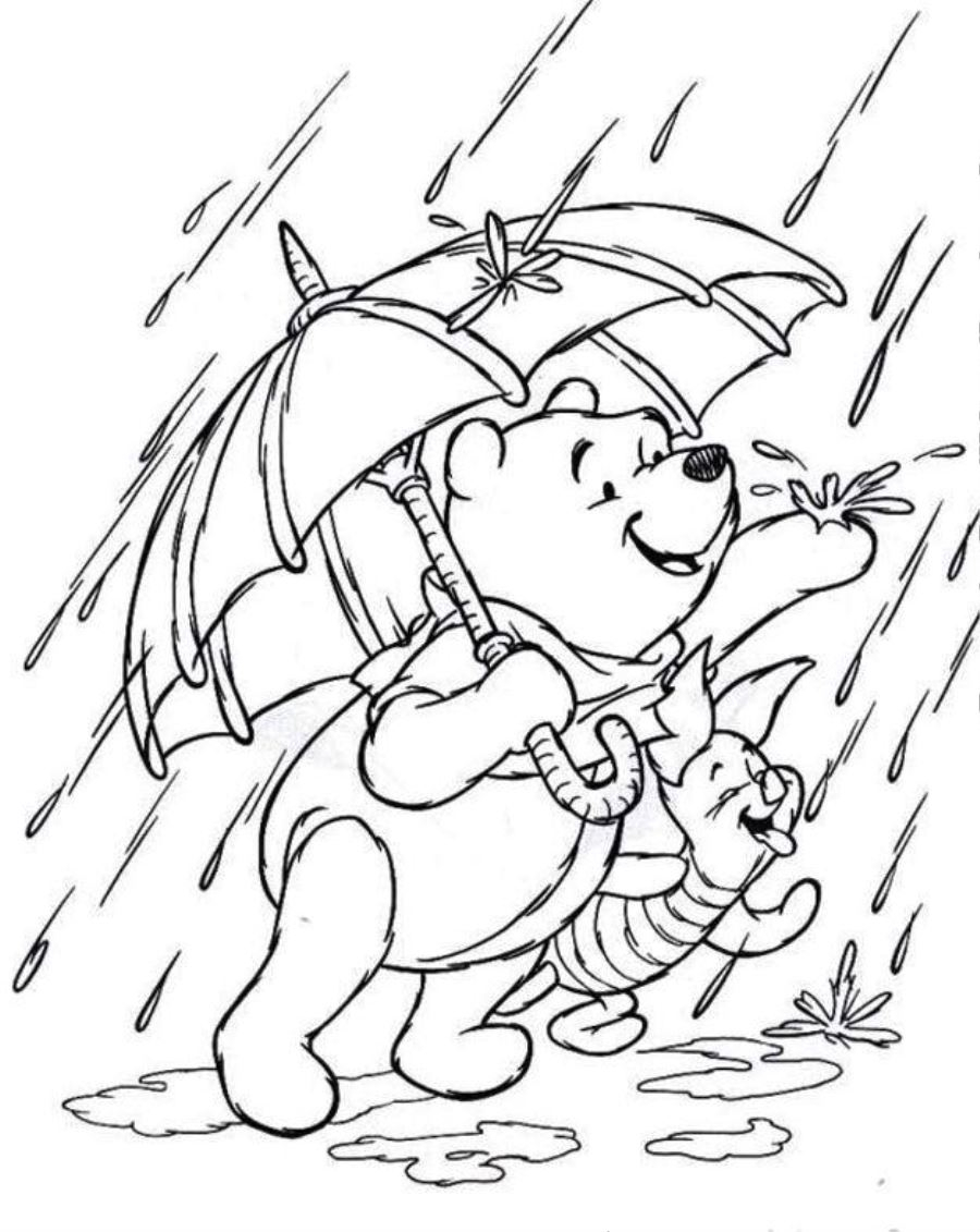 Un enfant jouant sous une pluie légère avec des parapluies colorés