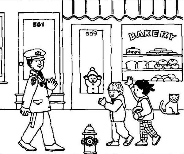 Un policier en pleine action dans un décor urbain