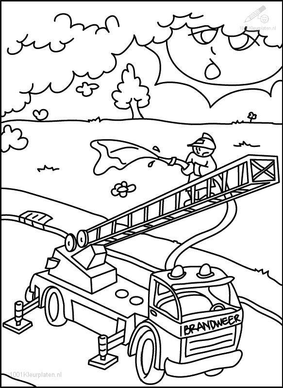 Un pompier en action avec son équipement de secours