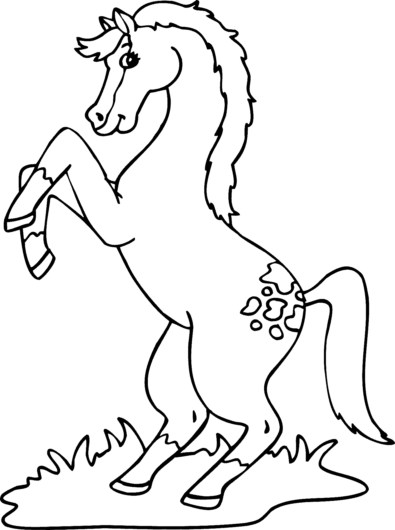 Un poney joyeux galopant dans un champ fleuri