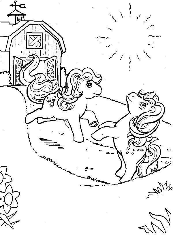 Un poney joyeux dans un pré fleuri sous un ciel dégagé