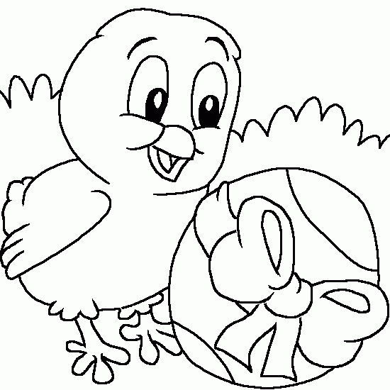 Un poussin joyeux parmi des fleurs printanières