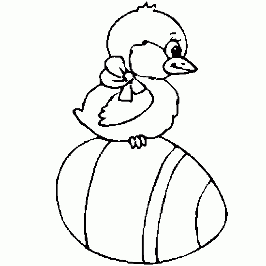 Un poussin joyeux se promenant dans un champ fleuri