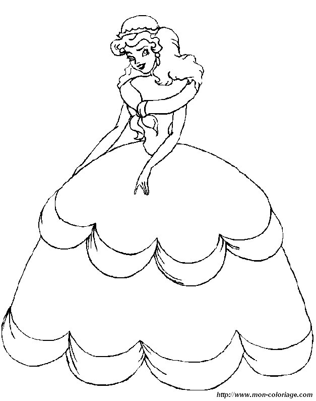 Princesse en robe élégante dans un jardin fleuri